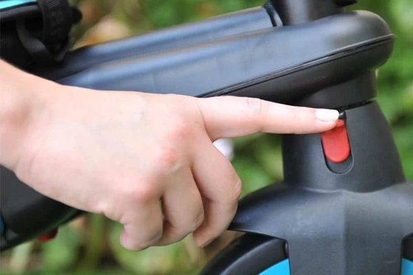 Einfaches Einrasten der Lenkradsperre