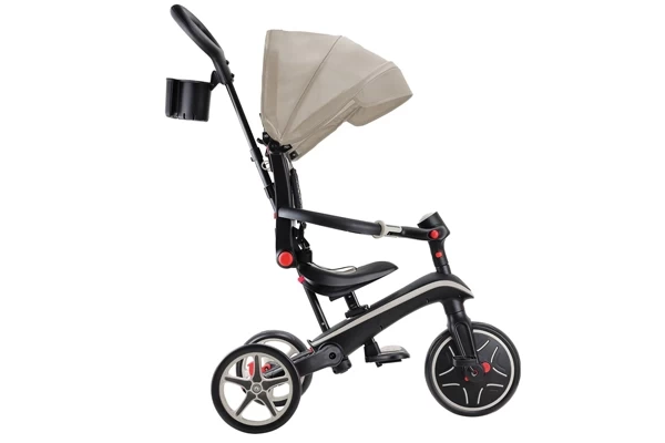 Mit Halterung für Becher und Telefon